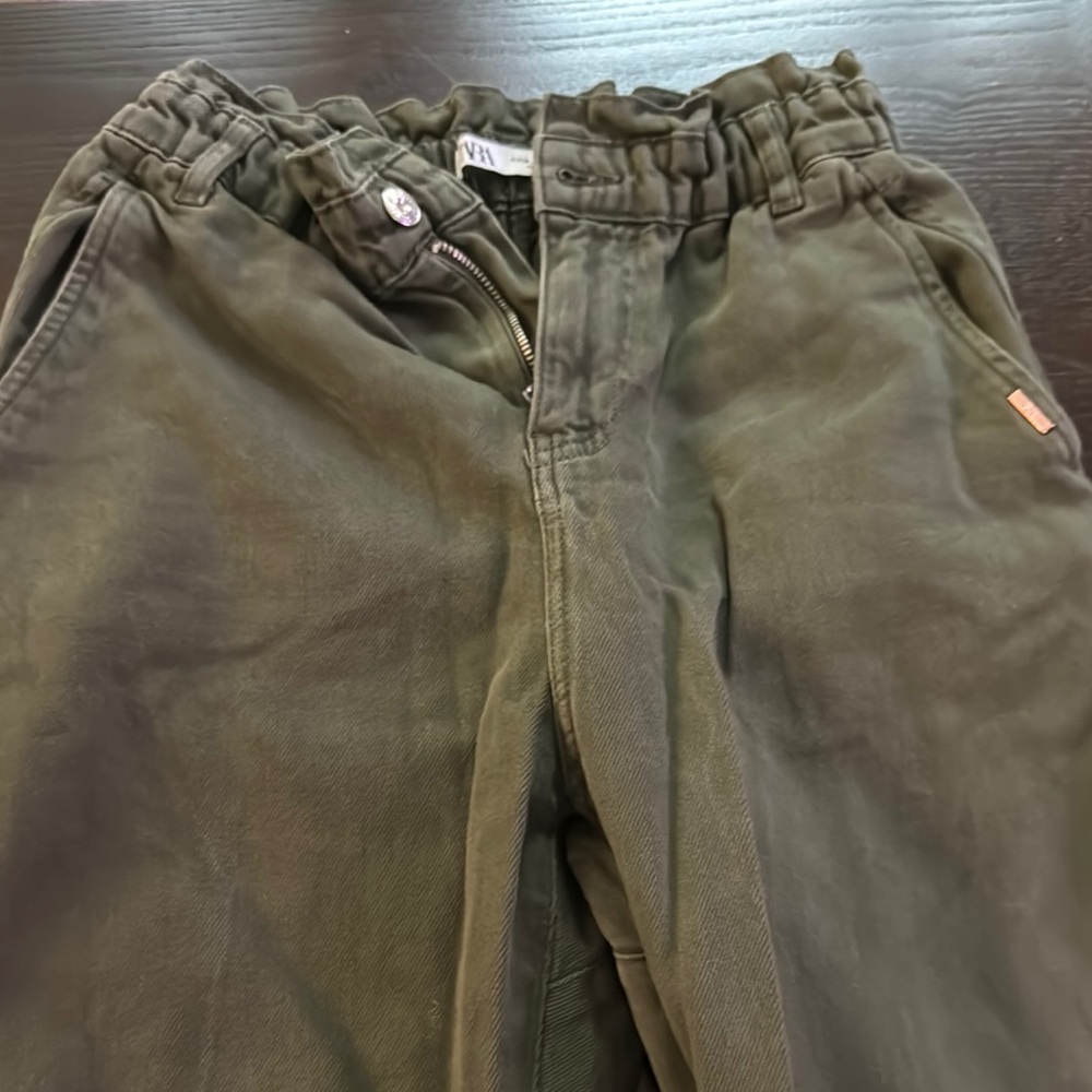 Zara Green Casual Pants with Relaxed Fit
